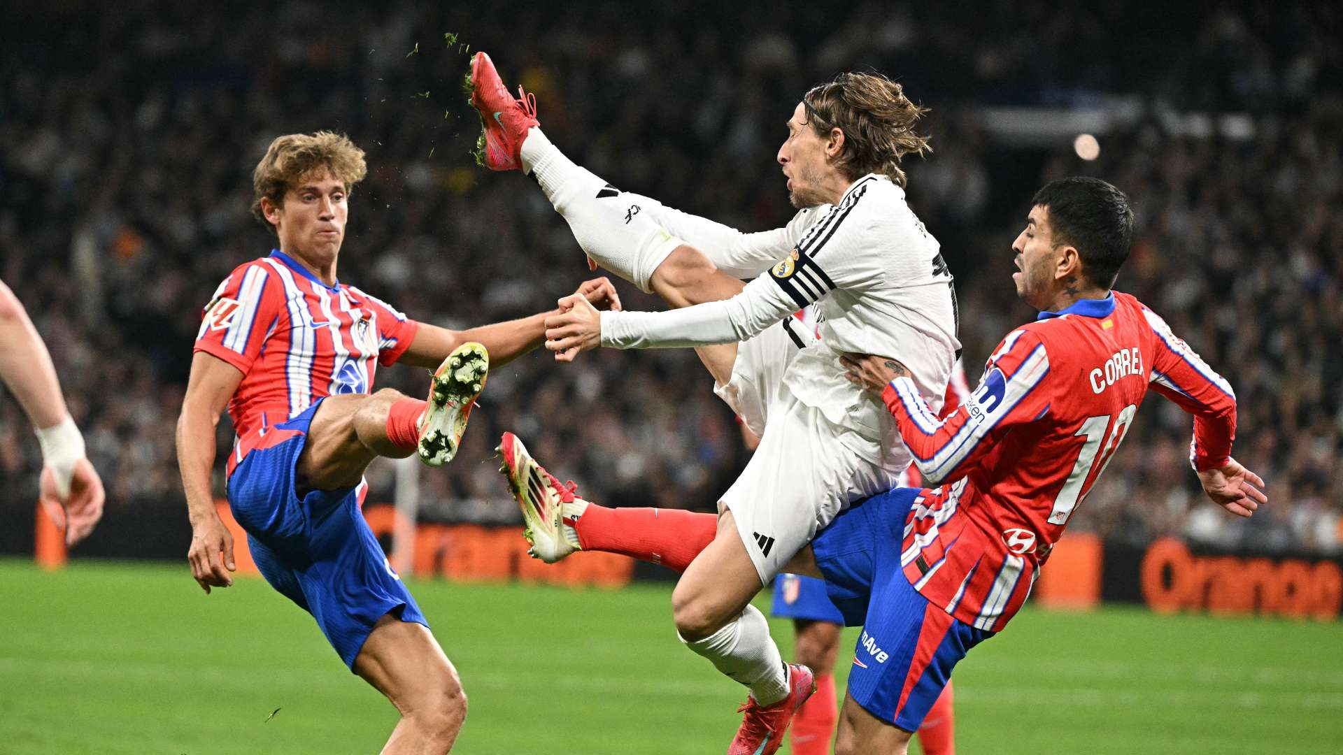 太夸张了！CBA得分王对阵大学生18中1，球迷直呼联赛水平堪忧