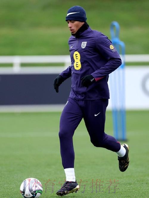 贝林厄姆晒训练照片：终于回到球场与兄弟们一起